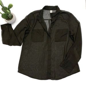 OLD NAVY SIZE LARGE BUTTON DOWN SHIRT